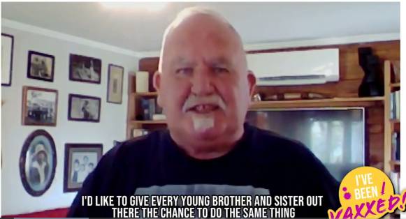 뉴질랜드 조직폭력배 두목들이 자국민들의 백신접종을 촉구하기 위한 영상을 찍었다. /사진= 재러드 질버트 트위터 캡처.