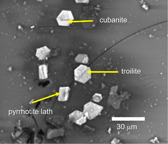 유리 표본을 분석한 결과 혜성 기원과 일치하는 광물학 특성이 발견됐다.(사진=피트 슐츠/브라운대)