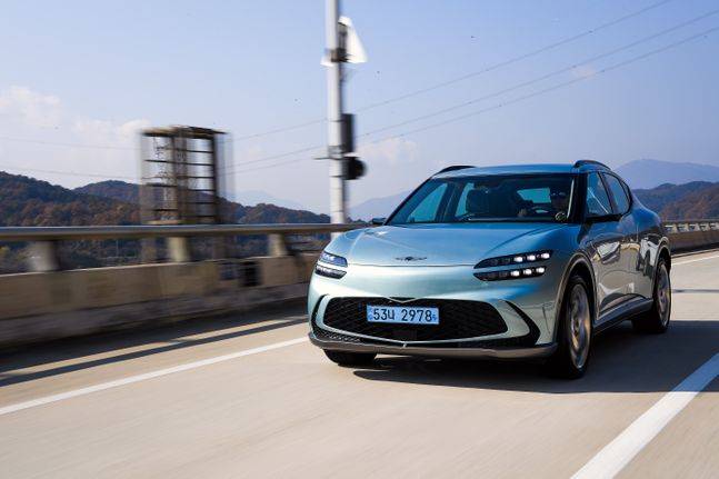 제네시스 GV60 주행 모습. ⓒ현대자동차