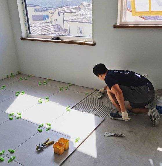 바론타일의 홍재광(37) 대표는