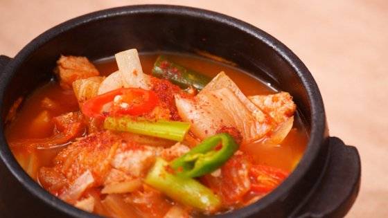 돼지고기 김치찌개. 미국인들도 있는 그대로의 한식, 좋아합니다. [중앙포토]