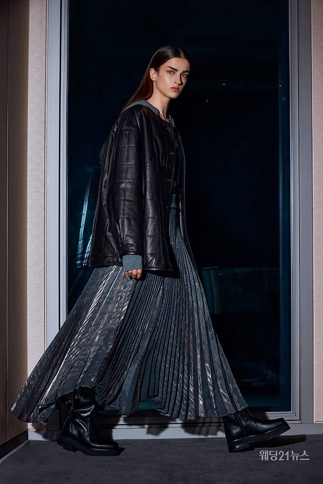 사진 : 쁘렝땅(PRENDANG), 유니크한 가죽 퀼팅 재킷 218만원, 캐시미어 혼방 소재 니트 점퍼 99만8000원