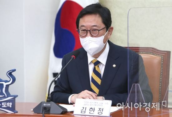 김한정 국난극복 위원장이 23일 국회에서 열린 국난극복K-뉴딜위원회 보육TF 당정간담회에 참석, 모두 발언을 하고 있다./윤동주 기자 doso7@