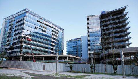 경기도 판교 신도시 내 테크노밸리의 ‘유스페이스’오피스 빌딩 전경. 내년 초 완공을 목표로 현재 공사가 한창이다. 최근 테크노밸리에 들어서는 오피스·오피스텔·상가 등 수익형 부동산 시장이 활기를 띠고 있다.