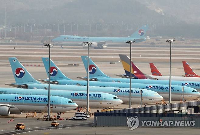대한항공 항공기 인천국제공항 전망대에서 바라본 공항 계류장. [연합뉴스 자료사진]