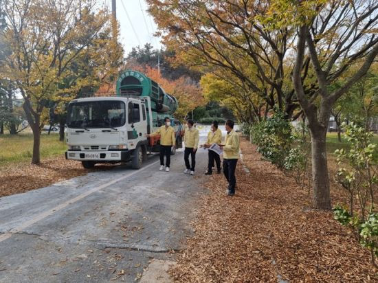 고병원성 AI 예방 차단 방역 강화를 위해 점검하고 있다. ⓒ 아시아경제