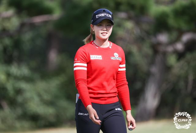 지난 10월 24일 부산 기장군 LPGA 인터내셔널 부산에서 열린 미국 여자프로골프(LPGA) 투어 BMW 레이디스 챔피언십 최종 라운드 5번 홀에서 임희정이 파 세이브로 홀아웃하고 있다. KLPGA 제공