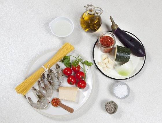 새우 카포나타 파스타 재료들. 사진 송미성 스타일링 루쏘