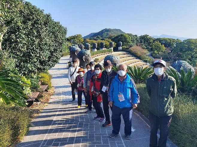 나들이 나선 여수 소라복지관 노인들. (사진=여수시청 제공) *재판매 및 DB 금지