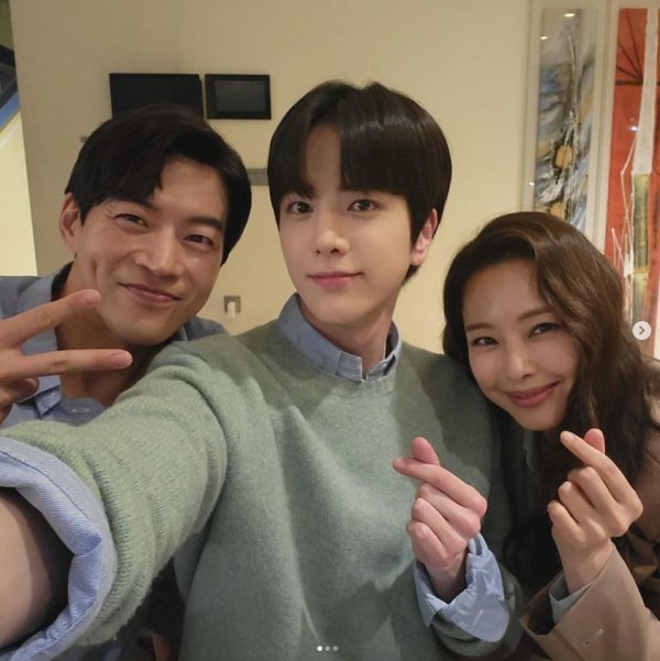 The Boyz Younghoon delivered his impression of the end of the drama One the Woman.Younghoon wrote on The Boyzs official Instagram on the 9th, It was a very happy time to be with wonderful seniors, and everyone who worked hard on the shooting was so hard.#Wonder Woman .In addition, he posted a picture taken with Actor Lee Ha-nui and Lee Sang-yoon, starring One the Woman.In a warm atmosphere, Younghoon impressed those who saw it as a sculpture-like visual.One the Woman, which ended on the 6th in popularity, is a comic drama depicting a story of a chaebol daughter-in-law who looks exactly like her due to memory loss and a story of a bad sponsor,Younghoon played the child of Han Seung-wook, played by Lee Sang-yoon in the play.Lee Ha-nui played with Wikimiki Kim Do-yeon, who was cast as a child of an actor, and his first love.