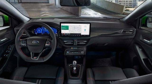 포드가 자사의 스테디셀링 해치백 포커스의 신모델을 선보였다.