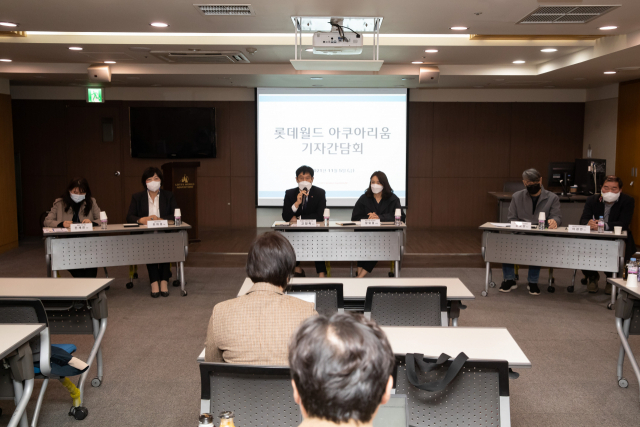 왼쪽부터 전채은 대표님, 조희경 대표님, 고정락 관장님, 장유경 사무관님, 손호선 박사님, 어경연 교수님. /사진=롯데월드