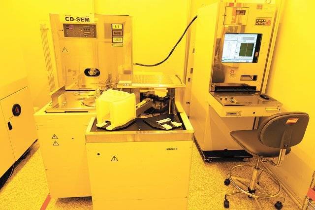 CDSEM(반도체 제조공정에서 패턴의 형태와 선폭을 측정분석하는 장비) 1호기.