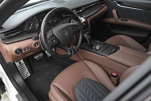 마세라티 in 부산...콰트로포르테 S Q4 그란루쏘