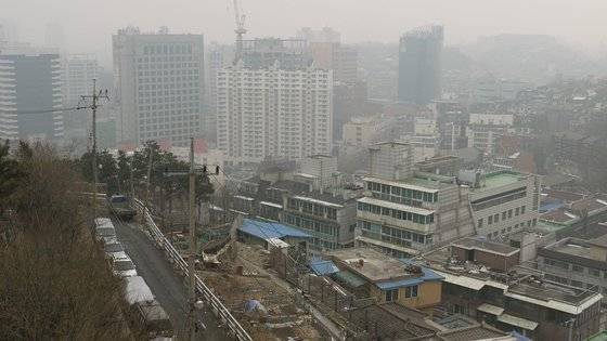 재개발·재건축 1+1 입주권은 비교적 큰 부동산을 보유하고 있는 조합원의 형평성 문제를 보완해 사업 동의를 끌어내기 위한 제도다. 1+1 입주권은 프리미엄이 어느 정도 보장되는 물건을 같은 단지 내 2개 가질 수 있어 시세차익을 많이 누릴 수 있다. [사진 flickr]