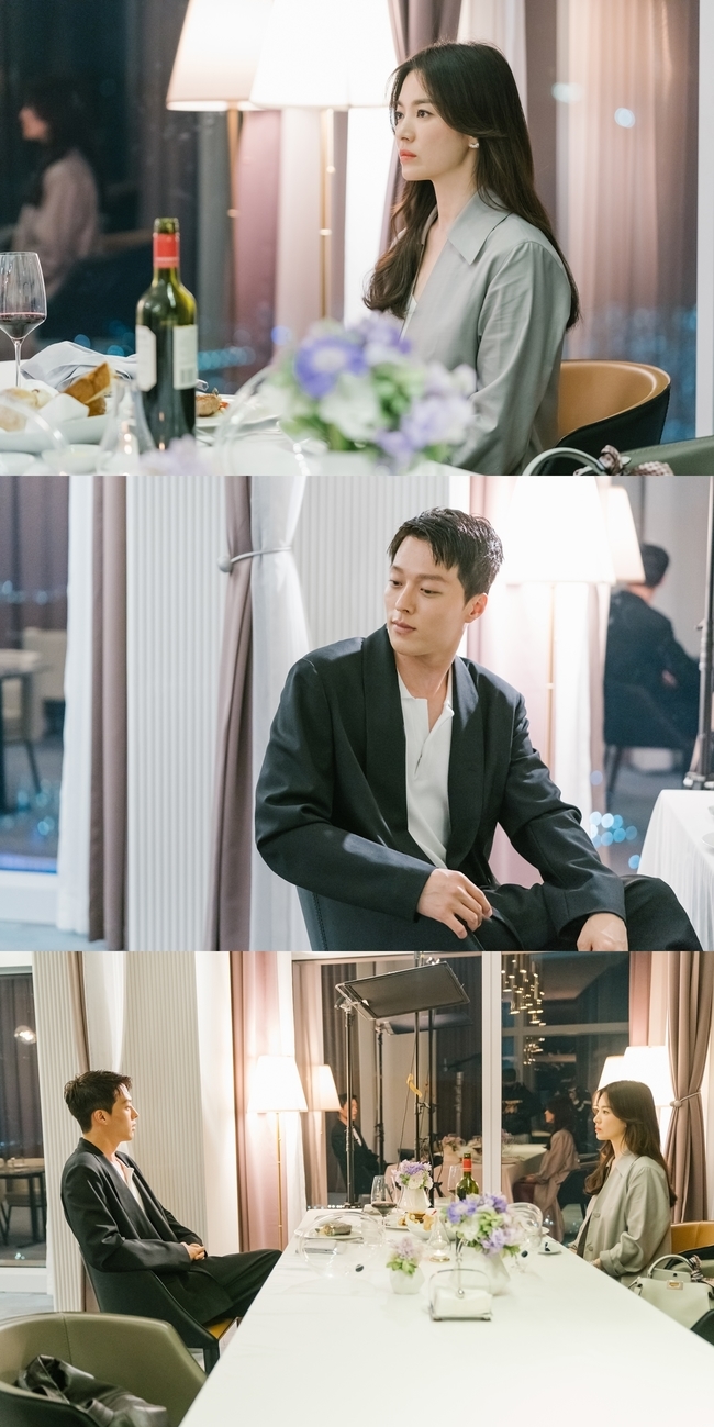 The first meeting between Song Hye-kyo and Jang Ki-yongongong was captured.SBSs new gilt drama Now, Im Breaking Up (played by Jane the Virgin/directed by Lee Gil-bok/creator Gline&Kang Eun-kyung/produced Samhwa Networks, UAA/hereinafter, Jihejung) production team is in love with two people who fall in love that can not be rejected in the play a day before the first broadcast, Song Hye-kyo (played by Ha Young-eun) and Jang Ki-yongong The meeting moment of the song (played by Yoon Jae-guk) was revealed.Song Hye-kyo and Jang Ki-yongongong in the public photos sit facing each other in what looks like a nice restaurant.The first thing to rob your gaze is the glittering visuals of both Actors.I look forward to the first broadcast of Jihejung in the expectation that I can see two brilliant actors together in one drama even if I look at each person.The cold air surrounding them, on the other hand, stimulates curiosity: Song Hye-kyo in the photo looks at Jang Ki-yongongong with cold eyes.Jang Ki-yongongong also looked slightly turned.Song Hye-kyo and Jang Ki-yongongong are curious about why they met in an unromantic atmosphere and what will happen to the relationship between the two after this meeting.