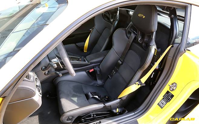 6점식 안전밸트가 포함된 카본 버킷시트