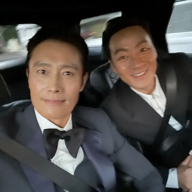 Actor Park Hae Soo shows off his friendship with Lee Byung-hunOn Wednesday, Park Hae Soo posted a picture on his personal Instagram.Park Hae Soo, in the public photo, is taking a friendly selfie in the car with Lee Byung-hun, and the warm appearance of the two people dressed in tuxedos attracts attention.The two attended the LACMA Art + Film Gala event held at the Los Angeles County Museum of Art on June 6.The fans who saw this responded such as I can see the light in the picture and Tuxie is too good.iMBC  Photo Source Park Hae Soo Instagram