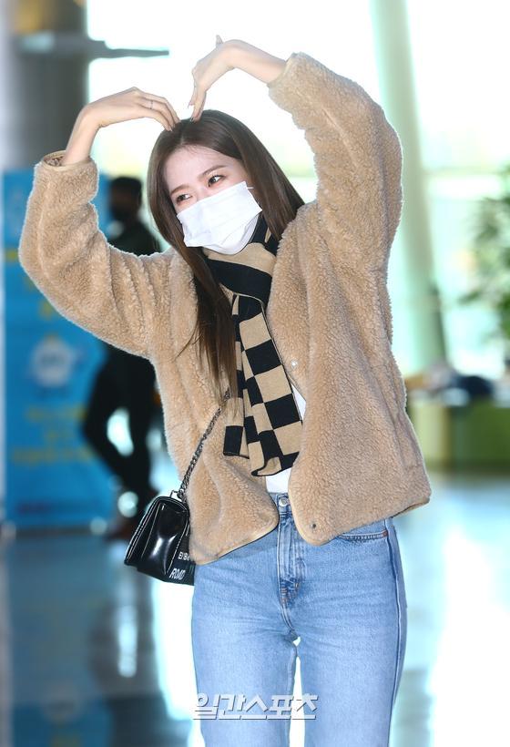 Ahn Yu-jin of Group IVE is departing for Jeju Island via Gimpo Airport domestic flights to attend Burberry events in Jeju Island on Wednesday morning.