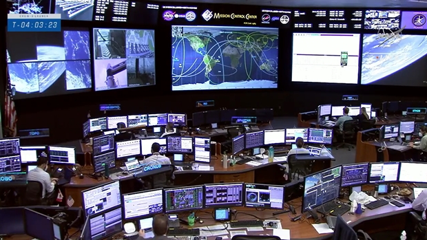 미국항공우주국(NASA)과 러시아 연방우주공사(로스코스모스)가 국제우주정거장(ISS) 인근 600m 이내를 지날 것으로 예상되는 우주 쓰레기를 피하고자 긴급 회피 작전을 진행했다.
