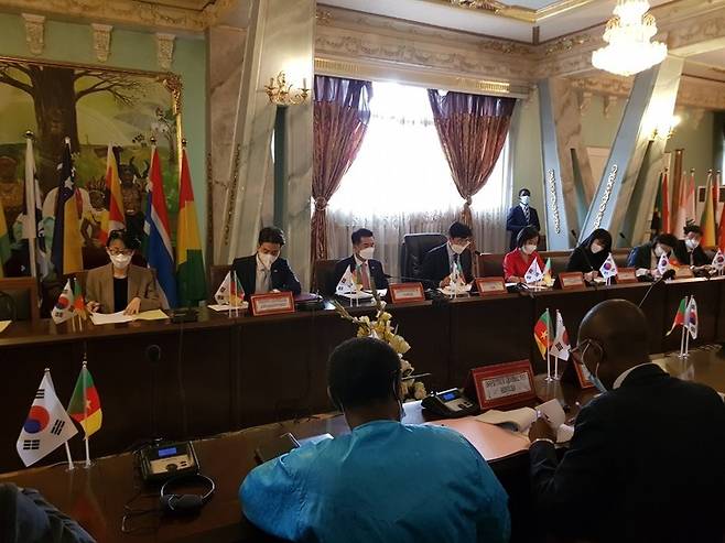 [서울=뉴시스] (사진) 한-카메룬 정책협의회 2021.11.14. (사진=외교부 제공) *재판매 및 DB 금지