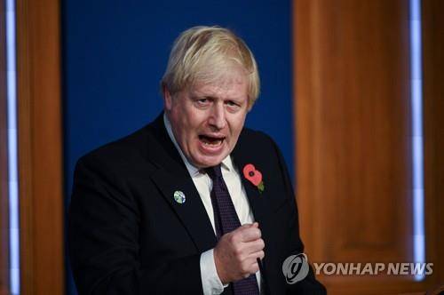 보리스 존슨 영국 총리 (런던 로이터=연합뉴스) 14일(현지시간) 영국 정부청사 브리핑룸에서 열린 제26차 유엔기후변화협약 당사국총회(COP26) 관련 기자회견에서 보리스 존슨 총리가 발언하고 있다. 2021.11.15. photo@yna.co.kr