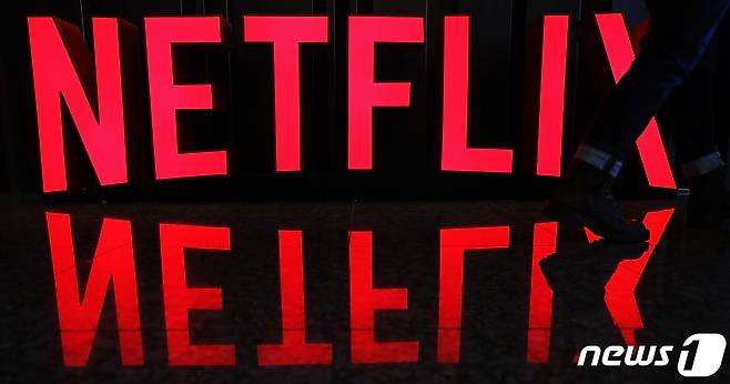 넷플릭스가 한국 시장 진출 5년 만에 처음으로 가격을 인상한다. 스탠다드 요금제는 월 1만2000원에서 1만3500원, 프리미엄은 월 1만4500원에서 1만7000원으로 올랐다. 베이직 요금제는 기존 가격을 유지한다. 2019.1.24/뉴스1 © News1 오대일 기자