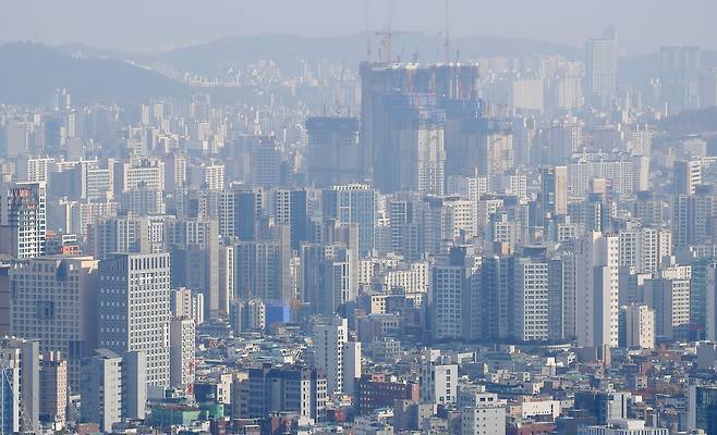 7일 오전 서울 남산에서 바라본 서울 시내 아파트 모습/연합뉴스 제공