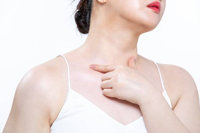 목, 얼굴 등 특정 부위에만 살이 찌고 잘 빠지지 않는다면 ‘쿠싱증후군’이 원인일 수 있다./사진=클립아트코리아