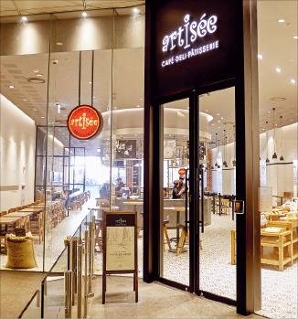 서울 중구 아티제 서울스퀘어점.  /김영우 기자