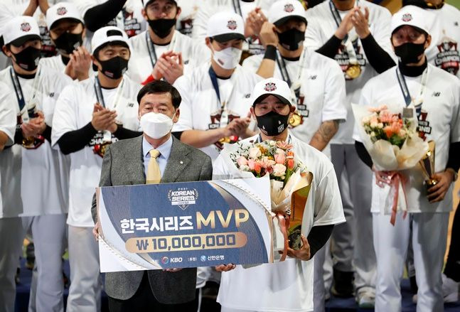 한국시리즈 MVP 박경수. ⓒ 뉴시스