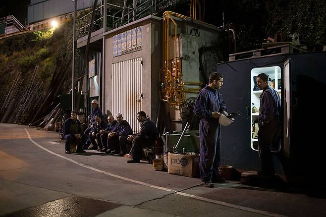 가격경쟁에 밀려 문 닫을 위기에 처한 스페인의 한 조선소. 2013, 게티 이미지.