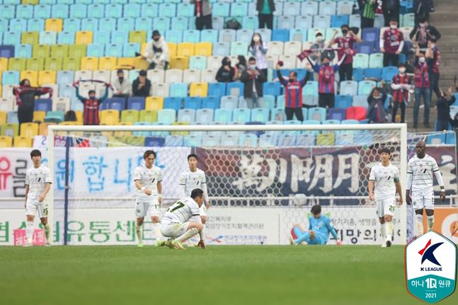 수원FC에 덜미를 잡힌 전북 현대. ⓒ 한국프로축구연맹