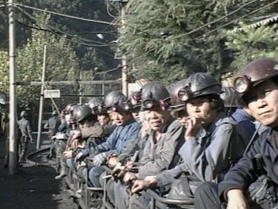 경북 문경시에서 광업이 성행하던 시절 탄광에서 일을 하는 광부들의 모습. 사진 문경시