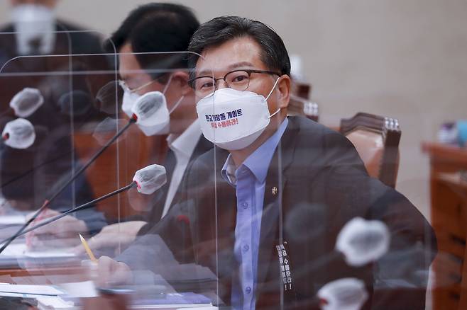 국민의힘 이양수 의원이 지난달 7일 오후 서울 여의도 국회에서 열린 농림축산식품해양수산위원회의 해양수산부 국정감사에서 질의하고 있다. /연합뉴스