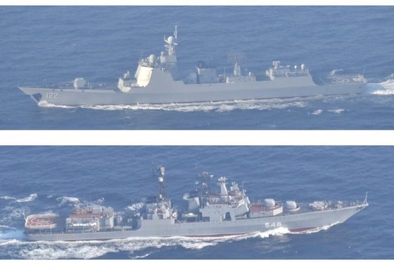 중·러 양국 함정이 지난 18일 오후 쓰시마 해협을 관통해 남하하는 훈련을 가졌다. 위는 이번 훈련에 참가한 중국 인민해방군 해군의 루양-III급 구축함, 아래는 러시아 해군의 우달로이급 구축함. 사진 일본 통합막료감부
