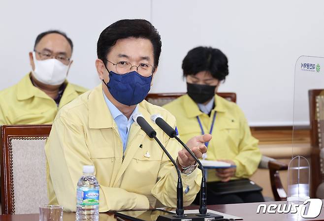 허태정 대전시장이 22일 시청 중회의실에서 열린 주간업무회의에서 공직기강 강화와 조직문화 개선에 관해 발언하고 있다. (대전시 제공) ©News1