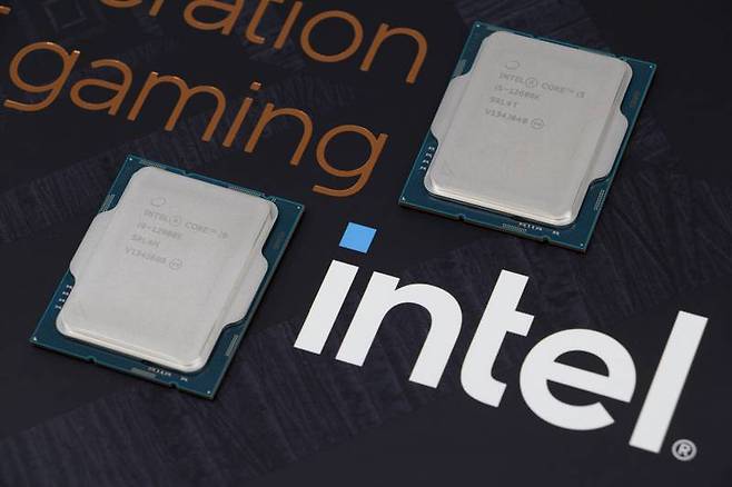 12세대 코어 프로세서는 인텔이 내놓은 첫 10nm 기반 데스크톱 프로세서다. 출처=IT동아