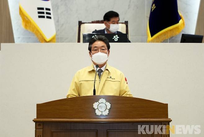 김홍장 당진시장이  23일 열린 당진시의회 제2차 정례회에서 시정연설을 하고 있다.