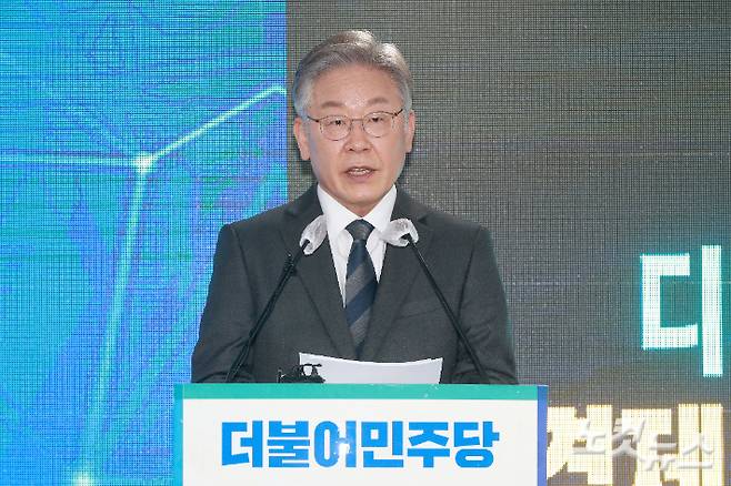 이재명 더불어민주당 대선후보가 23일 오전 서울 여의도 중앙당사에서 디지털 전환 성장 공약발표를 하고 있다. 윤창원 기자