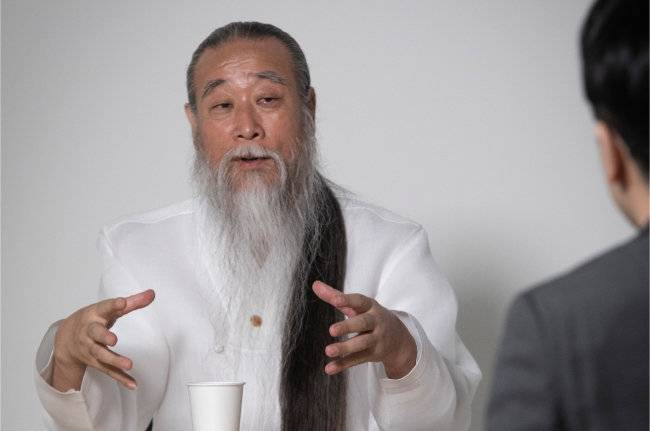 천공은 “윤석열 국민의힘 대선후보를 만나러 간 적은 없다. 부인을 만나기로 했을 때 윤 후보가 시간이 나면 동참했다”고 말했다. [박해윤 기자]