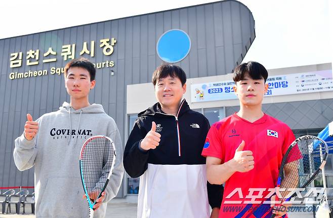 강호석 스쿼시 국가대표팀 감독과 선수들(이민우, 박승민)@김천스쿼시 청소년스포츠한마당
