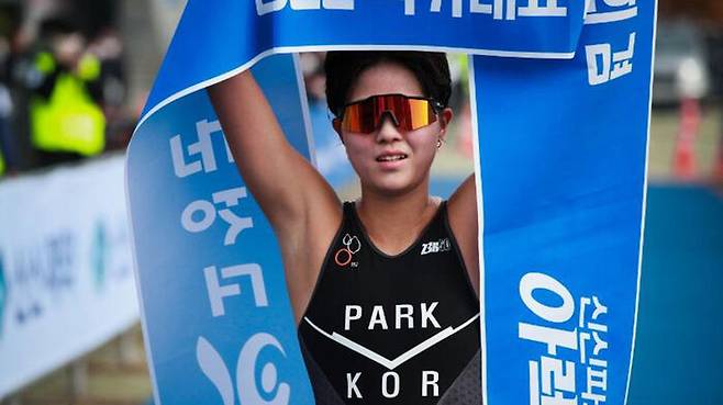 트라이애슬론 2022 국가대표 선발전 여자부에서 우승한 박예진