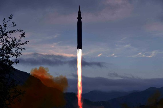 북한의 극초음속 미사일 '화성-8형' 시험발사. (평양 노동신문) 사진=뉴스1