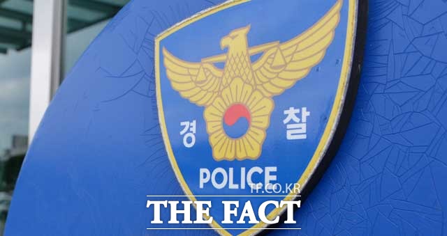 25일 서울 종로경찰서는 17일 서울 종로구의 한 대형 서점에서 여행 가방을 이용해 책을 훔친 혐의을 받는 60대 남성을 체포해 조사 중이라고 밝혔다. /더팩트DB