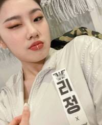 구강 피어싱은 다양한 부작용을 유발할 수 있다./사진= 리정 인스타그램 캡처