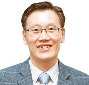 최인한 시사일본연구소 소장.  현 경희사이버대 일본학과 강사, 전 한국경제신문 온라인총괄 부국장