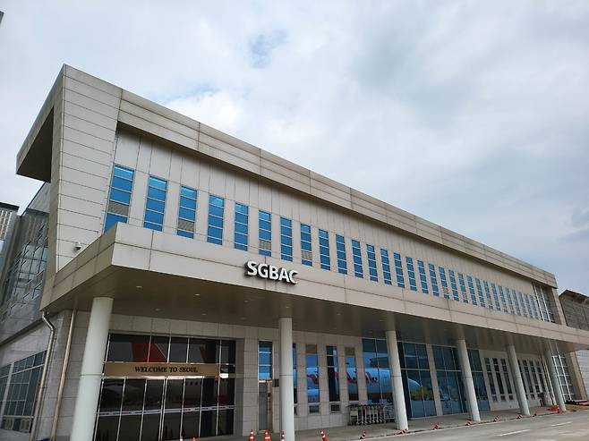 주기장에서 바라본 SGBAC의 여객터미널 전경. [강갑생 기자]