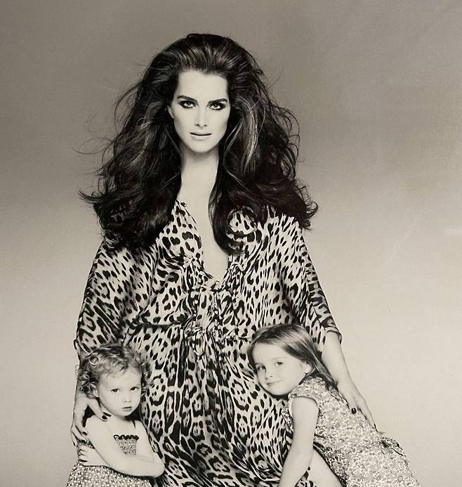 할리우드 배우 브룩 쉴즈와 그의 두 딸./사진=브룩 쉴즈 인스타그램