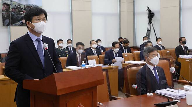 국회 국방위에서 강은호 방사청장이 업무보고를 하고 있다.